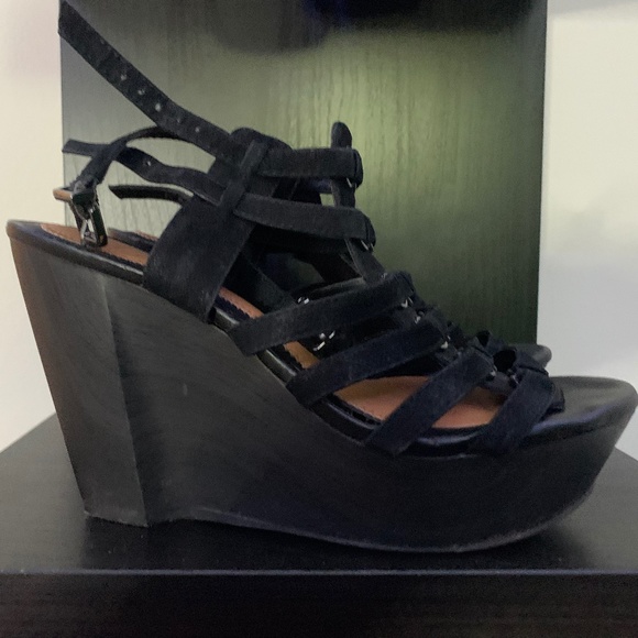 Gianni Bini Black Wedges - Picture 1 of 3